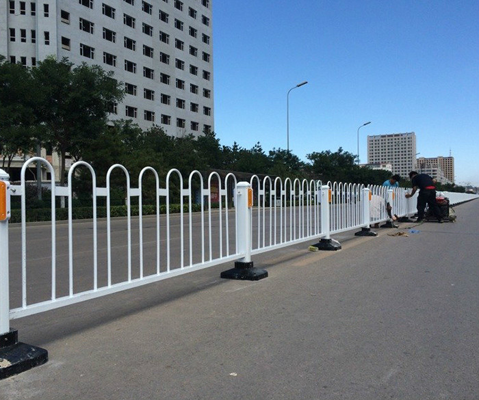 道路中心隔離護(hù)欄