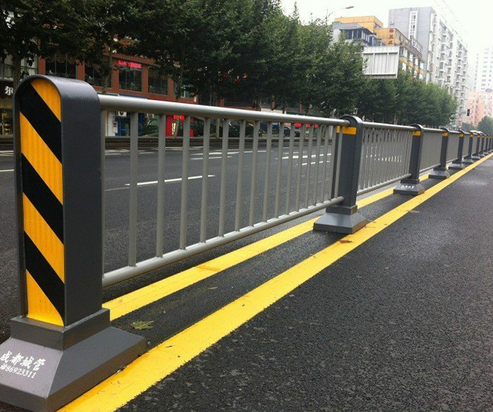 道路中心隔離護(hù)欄