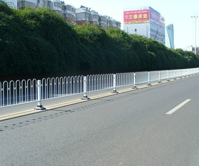 道路中心隔離護(hù)欄