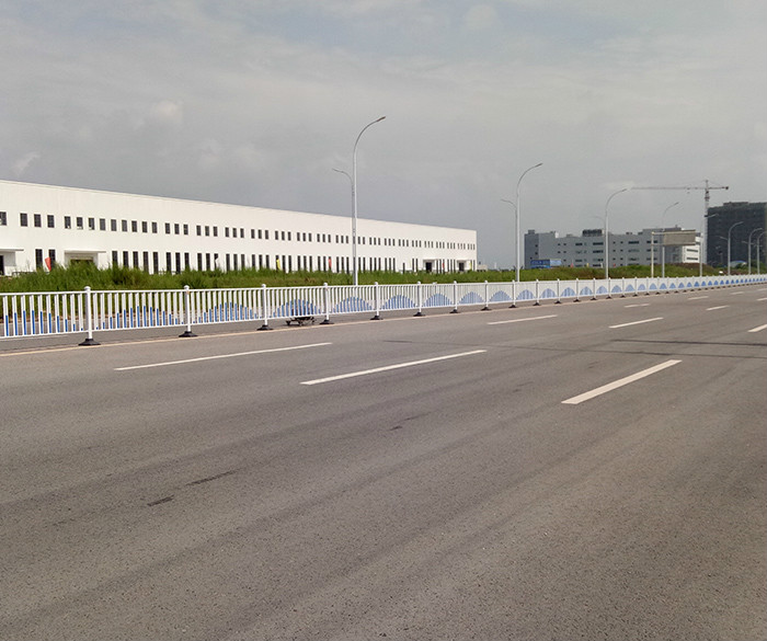 道路中心隔離護(hù)欄