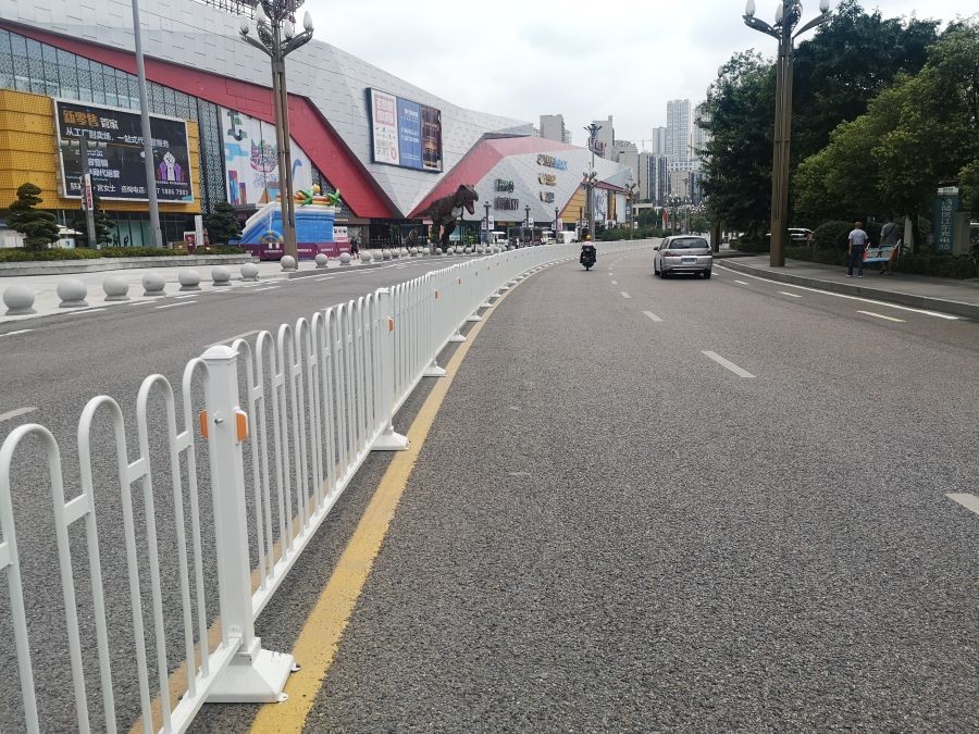 四川廣安市、重慶涪陵區(qū)-同款中心隔離欄